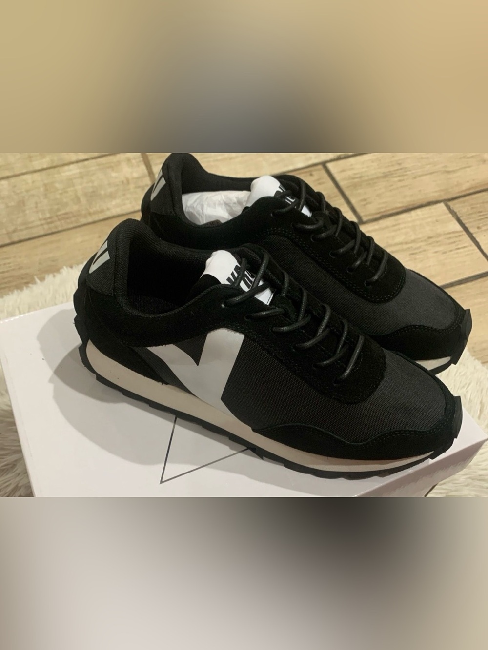 YRU Black and White Men's Casual Sneakers